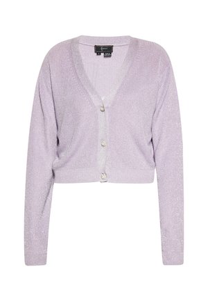 Fialový zkrácený kardigan vyrobený z texturované pleteniny, se širokým výstřihem do V, dlouhými rukávy a pěti stříbrnými knoflíky vpředu.