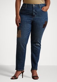 Lauren Ralph Lauren Woman PATCHWORK BOYFRIEND TAPERED ANKLE JEAN - Mom Jeans - harvest wash