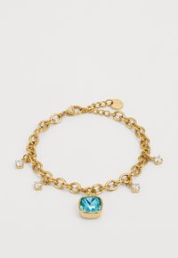 Bracciale in catena d'oro con un grande centro in turchese a forma di quadrato e tre piccoli cristalli trasparenti, dotato di chiusura a moschettone.