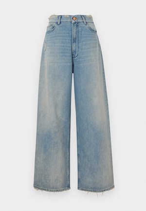 Lyseblå denim vide bukser med frynset kant, fem lommer og knappelukking. Har lett slitasje foran.