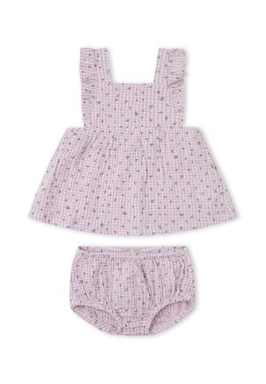 Vestido de niño pequeño a cuadros rosas y blancos con tirantes con volantes y bombachos a juego, ambos con pequeños estampados florales.