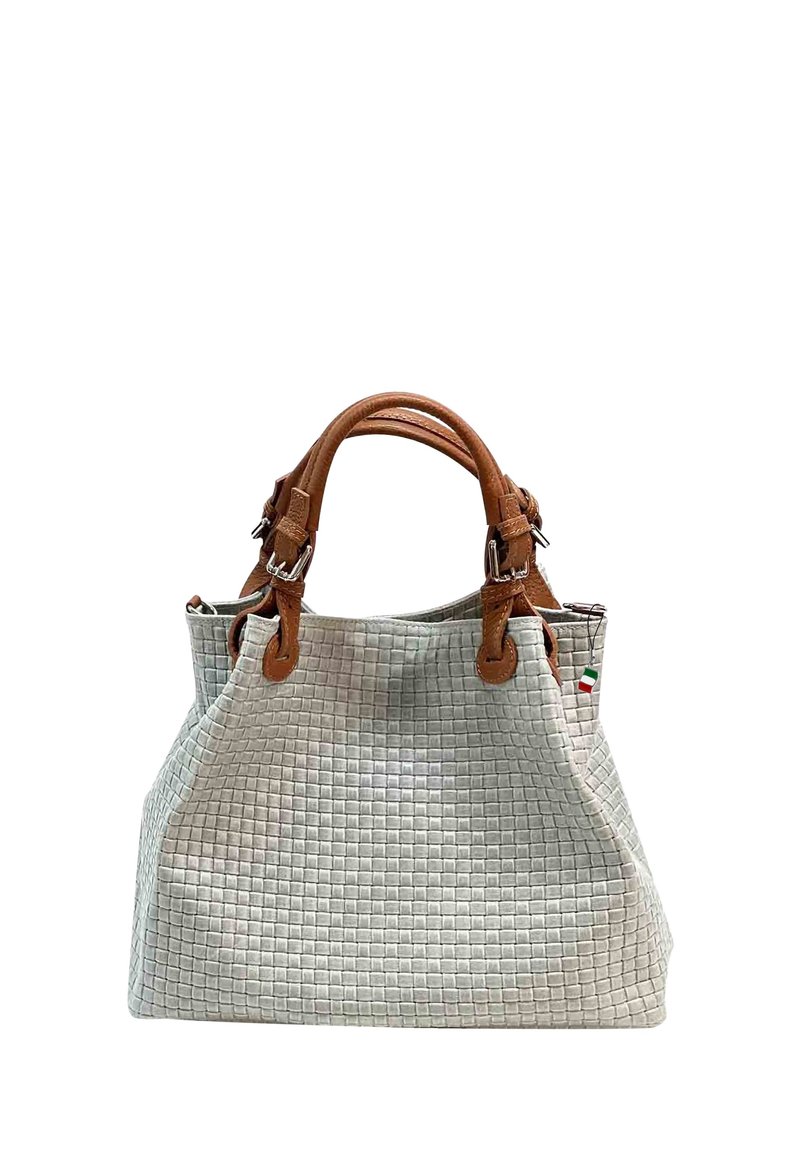 Sac à main gris clair en textile tissé avec des poignées et des accents en cuir marron. Il dispose d'une ouverture supérieure et d'un petit détail avec le drapeau italien.