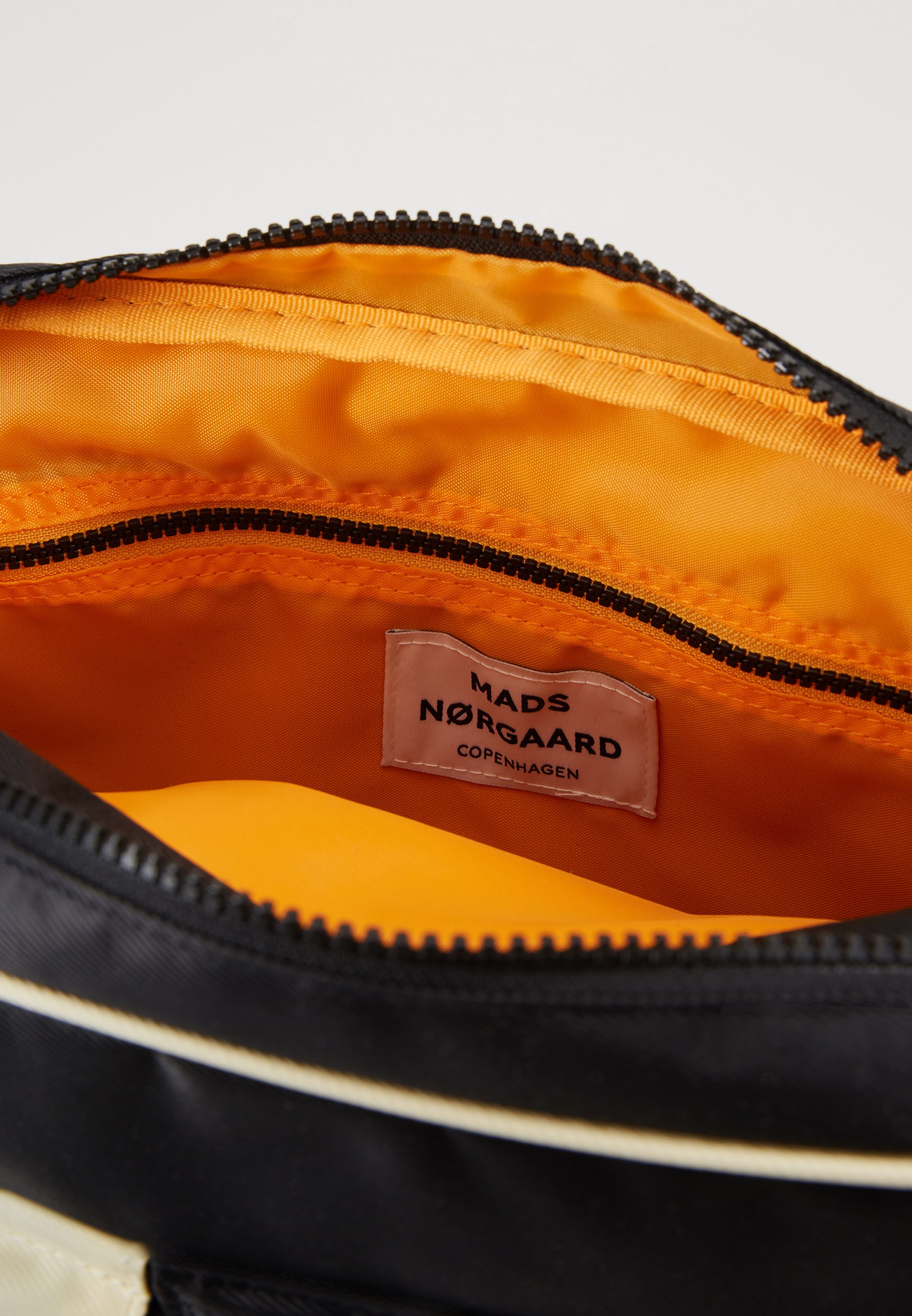 Mads Nørgaard BEL COUTURE CAPPA BASE Skulderveske black Mads Nørgaard BEL COUTURE CAPPA BASE Skulderveske black