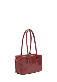 Borsa a tracolla in pelle verniciata rossa con due manici lunghi, forma rettangolare e dettaglio con zip laterale. Texture liscia con finitura lucida.