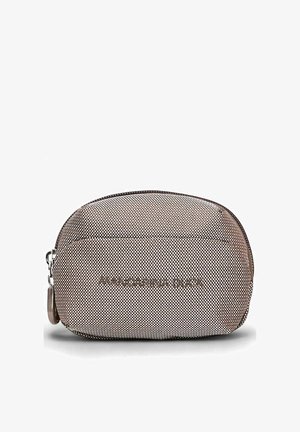 Piccola pochette marrone in tessuto testurizzato con "MANDARINA DUCK" impresso sul davanti e cursore della cerniera sul lato sinistro.