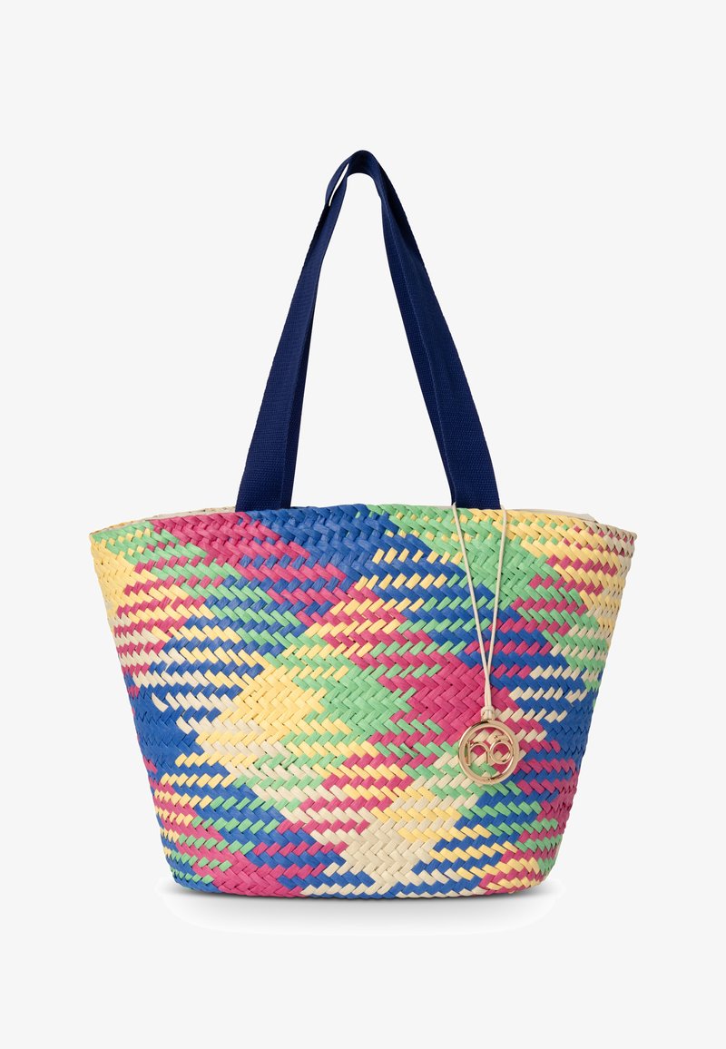 Geweven draagtas met een multicolore geometrische patroon, met blauwe canvas handvatten en een decoratieve gouden bedel.