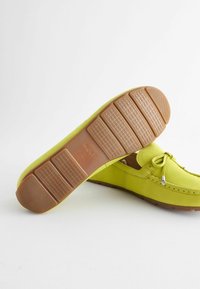 Next FOREVER COMFORT BOW DRIVER REGULAR FIT - Mokaszinok - lime green