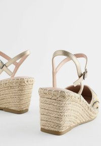 Next FOREVER COMFORT SQUARE TOE BEADED REGULAR FIT - Obuv na platformovom opätku - metallic