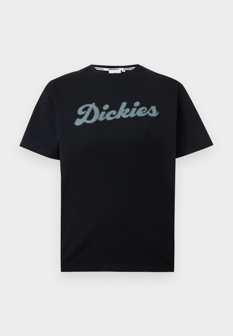 Schwarzes T-Shirt mit kurzen Ärmeln und hellblauem, strukturiertem „Dickies“-Logo auf der Brust, Rundhalsausschnitt und gebrandetem innerem Kragenetikett.