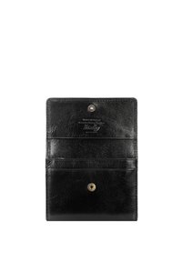 Cartera de cuero negro abierta y plana, mostrando ranuras para tarjetas y botones de presión, con "Italia" grabado en relieve dentro de la solapa superior.
