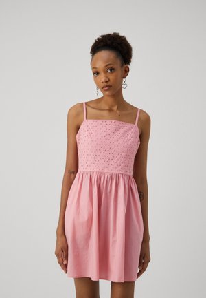 CAMI DRESS EYELET - Vardagsklänning - coral frost