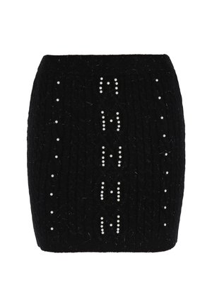 Gonna nera lavorata a maglia con texture a coste, decorata con accenti di perle bianche e un motivo a H al centro. Lunghezza a metà coscia.