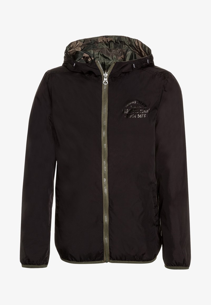 Černá kapucňová bunda se zipem, s maskáčovým vnitřním podšíváním a strukturovaným logem na hrudi. Elastické manžety a lem.