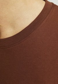 Jack & Jones GEDRUCKT RUNDHALS - Print T-shirt - brown