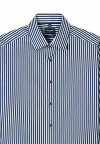 Blau-weiß gestreiftes Herrenhemd aus Baumwolle. Verfügt über einen Button-Down-Kragen, sieben Knöpfe und ein modernes Passform-Design.
