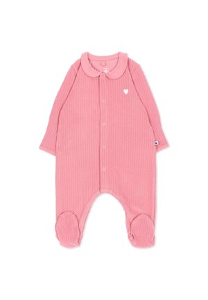 Grenouillère bébé rose côtelée à manches longues avec pieds, boutons-pression devant, col arrondi et petit cœur blanc sur la poitrine.