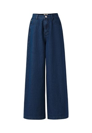 Wide-leg denimbroek in donkerblauw met verticale strepen, hoog in de taille, twee voorkantzakken en een sluiting met knopen.
