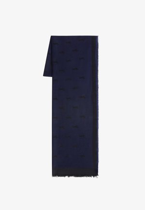 Námorně modrý obdélníkový šátek s jemným černým vzorem a dvěma černými pruhy podél okrajů, se třásněmi na koncích.