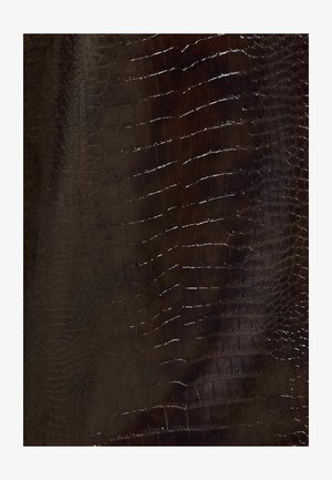 Friends Like These, PETITE FIT - FAUX LEATHER TAILORED WIDE LEG TROUSERS - Stoffhose - chocolate brown croc