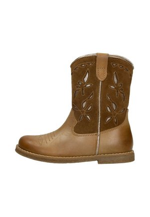 Bruine enkelboot van glad leer en suede, met decoratieve uitsparingen in bloemmotieven, gestikte details en een gestructureerde zool.