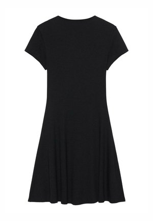 Črna kratek rokav A-stilska obleka z oprijetim pasom in okroglim izrezom, prikazana od zadaj na belem ozadju.