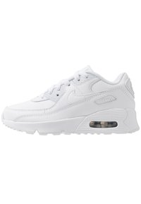 Zapatilla Nike Air Max 90 blanca con parte superior de cuero suave, acentos texturizados, notable amortiguación de aire y cordones planos.