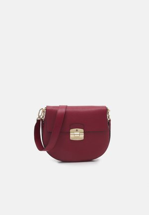 CLUB S CROSSBODY - Bandolera - ciliegia