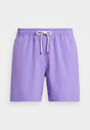 Shorts de bain violets en tissu léger, dotés d'une taille élastique, d'une fermeture à cordon ajustable et d'un petit logo sur le côté.