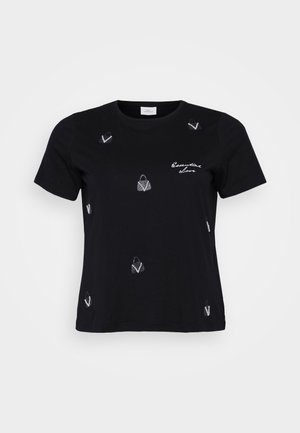 Czarna koszula z krótkim rękawem, ozdobiona małymi wzorami srebrnych torebek oraz białym, kursywnym napisem „Essential love” na górnej, przedniej prawej stronie.