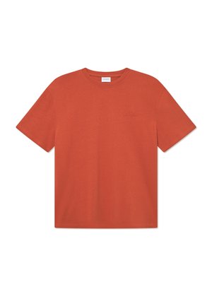 T-shirt z krótkim rękawem w ceglastym kolorze, wykonany z bawełny. Okrągły dekolt, luźny krój, z subtelnym haftem marki na piersi.