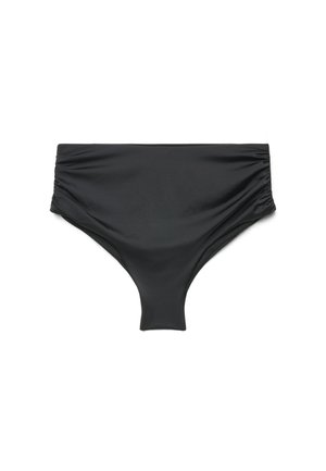 Czarne majtki bikini z wysokim stanem, marszczonymi bokami i pełnym pokryciem, ułożone na płasko na białym tle.