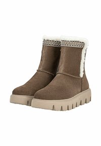 Botas de tobillo marrones hechas de material suave con forro de piel sintética. Presenta una suela texturizada y costuras decorativas en el cuello.
