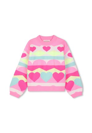 Pull rose à manches longues avec des rangées de motifs en forme de cœur en rose, bleu clair et jaune sur le devant et les manches.