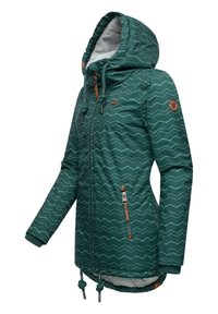 Grön mönstrad jacka med huva, med zigzag-mönster, dragkedjefickor på sidan, snörning i nederkant och läderdetaljer.