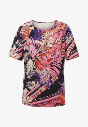 Korte mouw top met een mix van bloemen- en geometrische patronen in roze, paars en crème op een donkere achtergrond. Lichtgewicht stof, ronde hals.