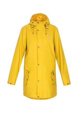 Keltainen vedenpitävä hupullinen sadetakki, jossa on edessä painonapit, säädettävät huppunarut ja kaksi edessä olevaa läppätaskua, joissa on painonapit kiinnitystä varten.