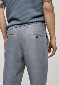 Mango Hlače chino - light blue