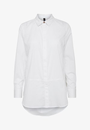 Bijela košulja dugih rukava s gumbastim ovratnikom, ravnog kroja, blago zakrivljenim rubom i glatkom pamučnom teksturom.