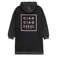 Schwarzes Hoodie-Kleid mit einer verblassten Textur, das ein rosa Quadrat-Graphic zeigt, auf dem in fetter, verspielter Schrift "CIAO CIAO KAKAO DANAMADE" steht.