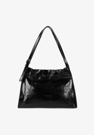 Borsa a mano in pelle nera con una finitura liscia e lucida, con una parte superiore arricciata e una singola tracolla regolabile. Presenta un semplice dettaglio del logo sul davanti.