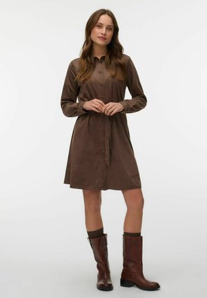 Vero Moda SHIRT DRESS VMKATTY SHORT DRESS - Tričkové šaty - fossil