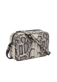 Borsa con motivo in pelle di serpente in tonalità di nero e bianco, caratterizzata da una forma rettangolare, chiusura con zip e tracolla regolabile.