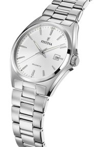 Montre en quartz argentée avec un bracelet en acier inoxydable, un cadran blanc rond, des index horaires minimalistes et une fenêtre de date à la position de 3 heures.
