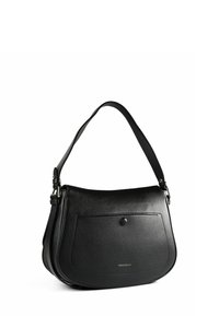 Zwarte leren handtas met een afgeronde vorm, een bovenklep, een voorvak met drukknoop en een verstelbare schouderriem. Gouden logodetail.