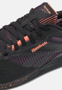 Reebok NANO - Παπούτσι προπόνησης - black/midnight plum/coral