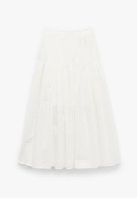 Falda midi blanca de tejido texturizado con detalles de ojales bordados. Cuenta con una cintura entallada y un diseño recogido y fluido.