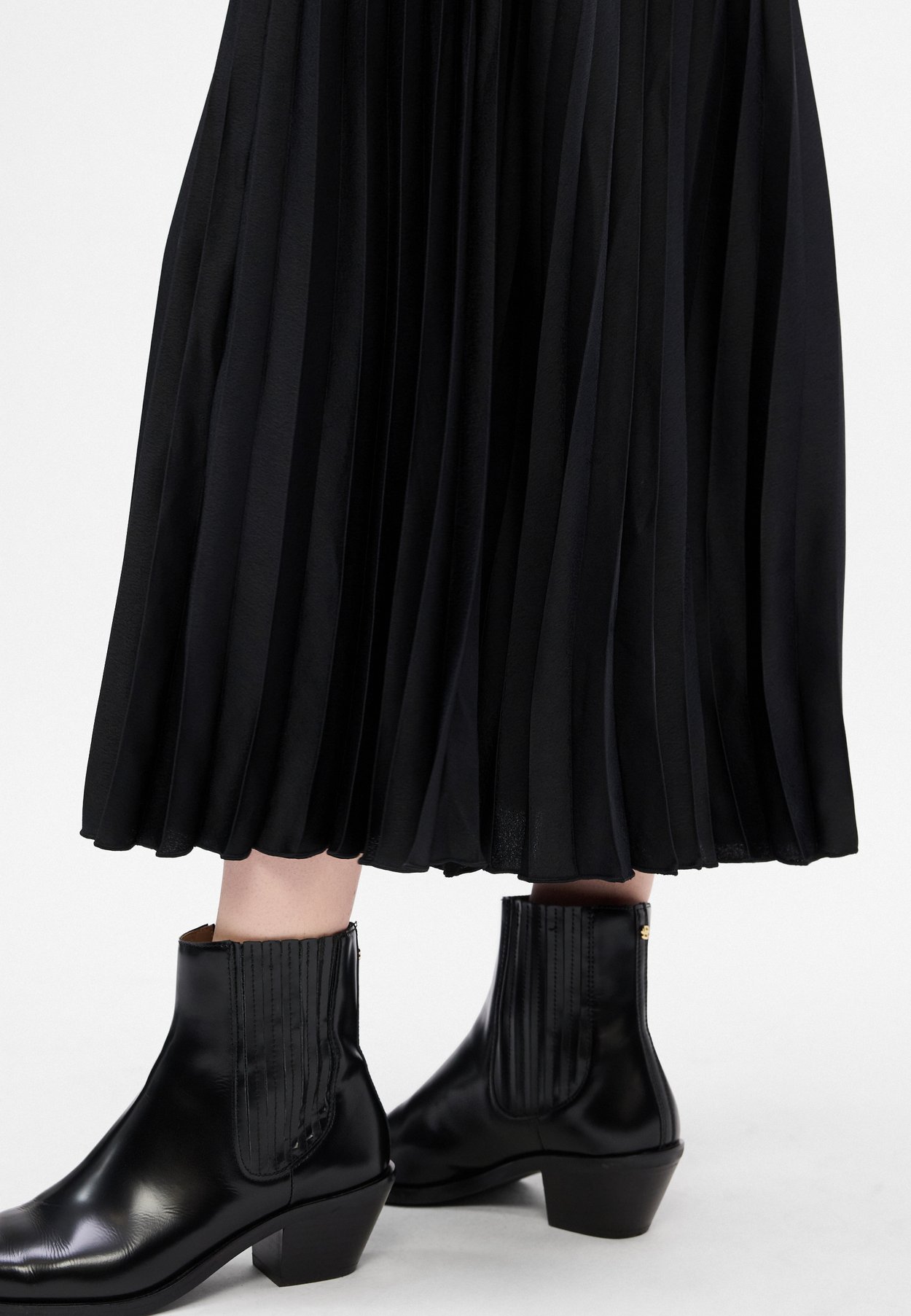 SATEEN PLEATED SKIRT