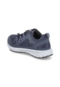 Scarpe da corsa blu navy con tomaia in mesh, suola bianca spessa e trazione in gomma nera. Presentano lacci elastici e colletto cuscinetto per la caviglia.