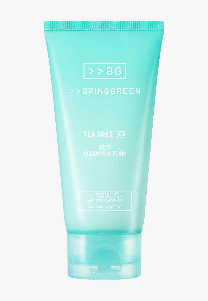 Tubetto turchese di Bringgreen Tea Tree Cica Deep Cleansing Foam con testo da 120 ml e ingredienti elencati sul davanti su sfondo bianco.