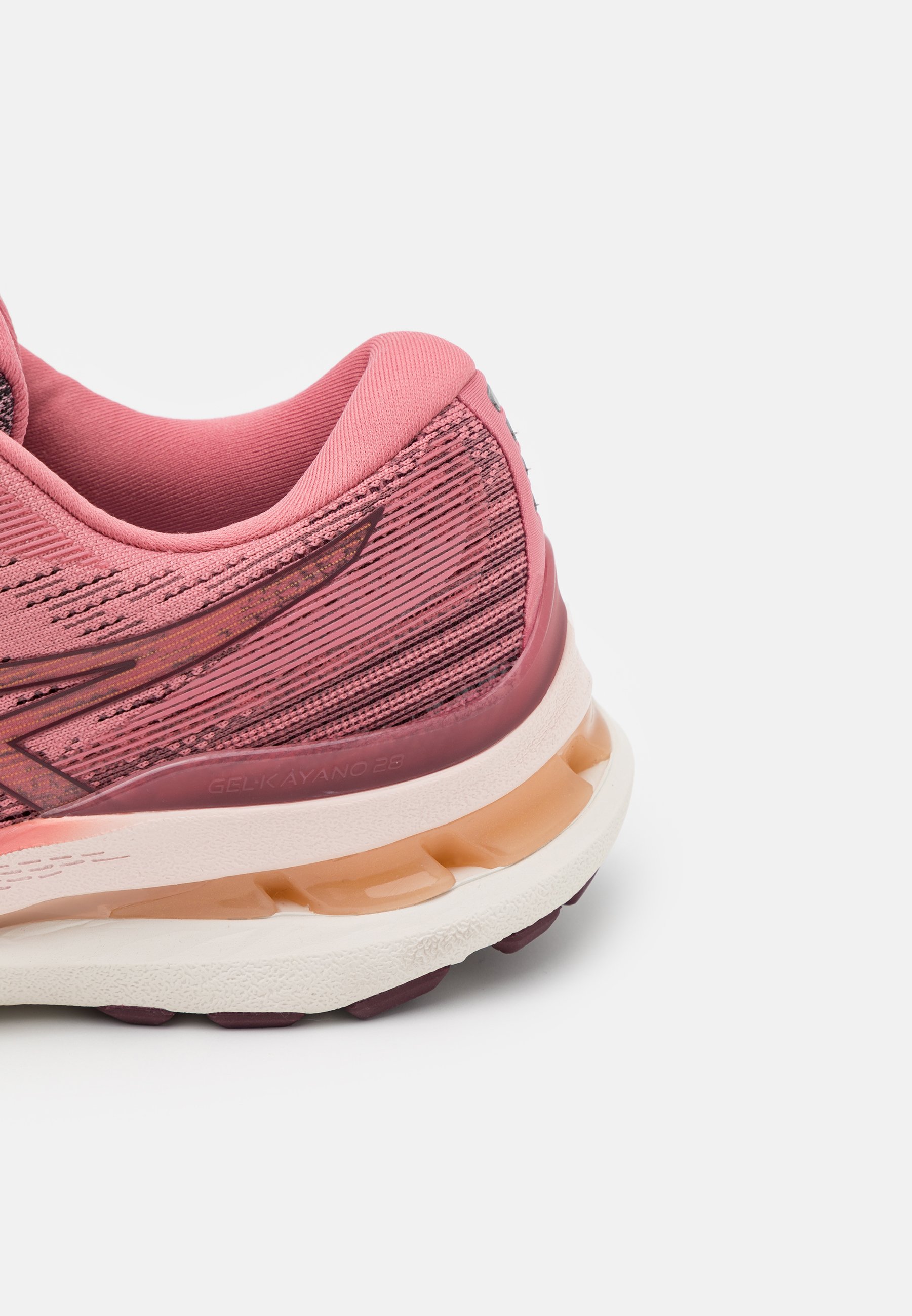 ASICS GEL-KAYANO 28 - Stabilumą 